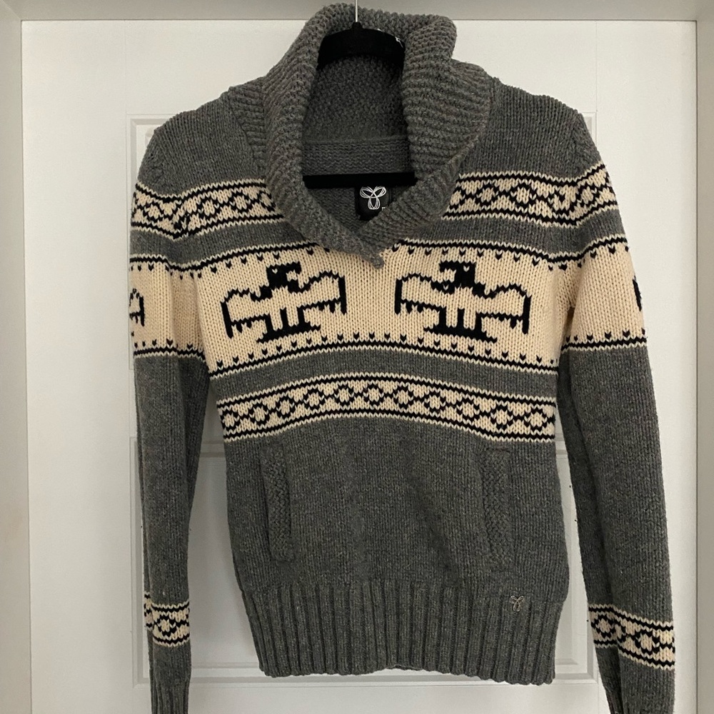TNA Sweater - Picture 1 of 3